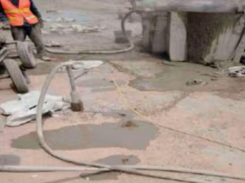 长征镇水泥混凝土路面板底注浆技术 路面脱空注浆整治方案