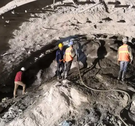 长征镇拱顶带模注浆料的施工流程及注意事项